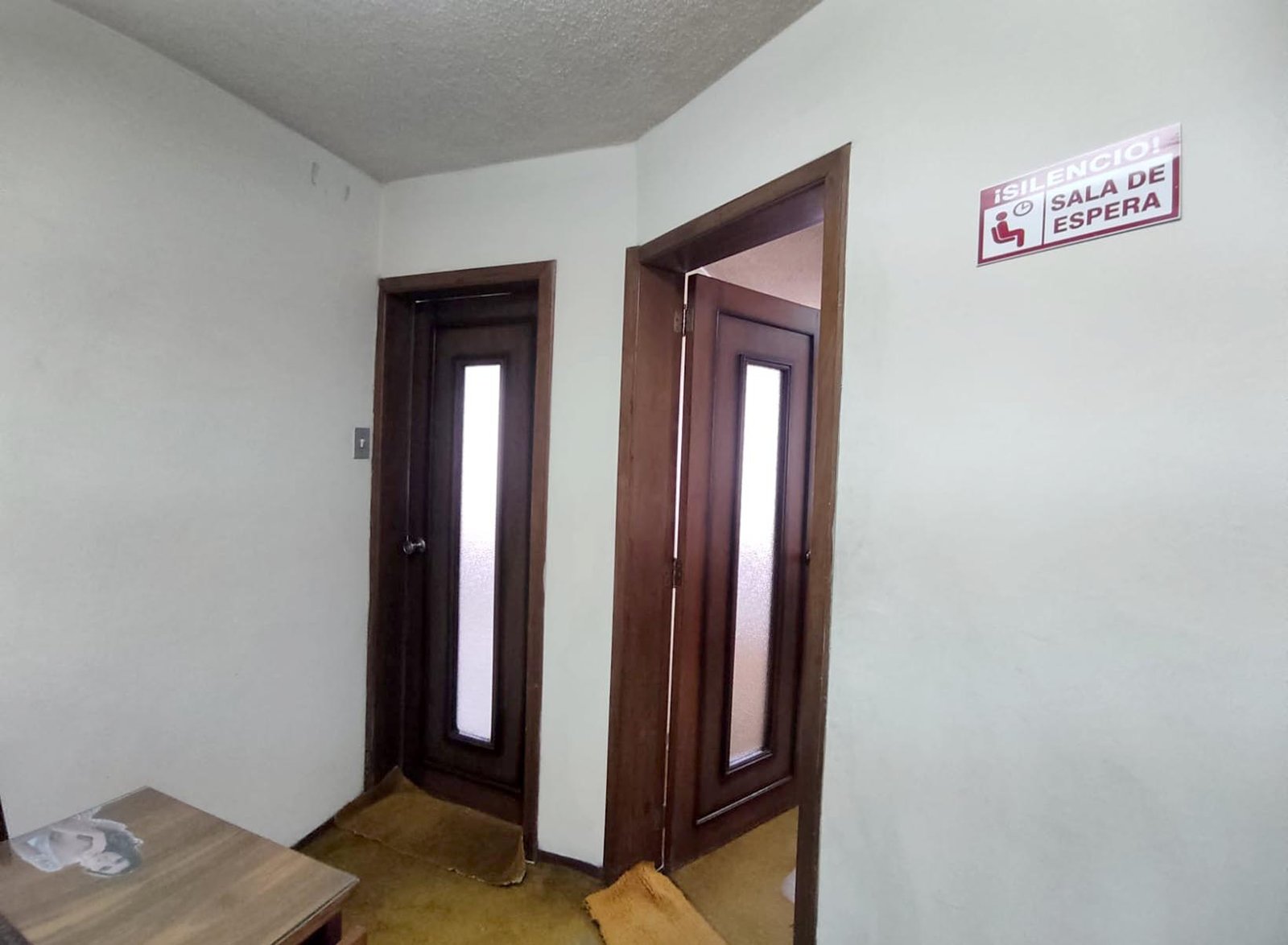 U. Central_puertas oficina